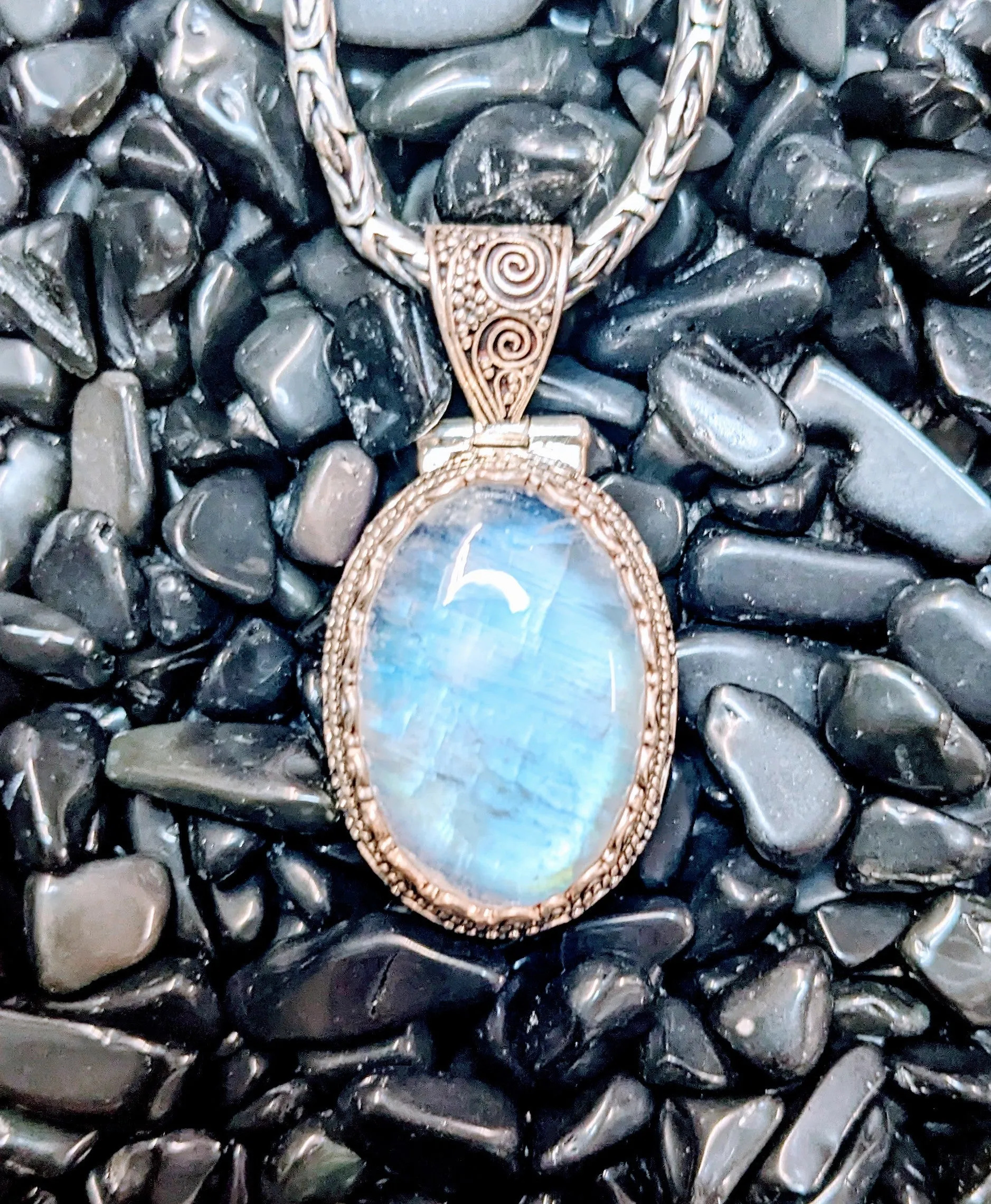 Lovely Moonstone Pendant with Intricate Detail