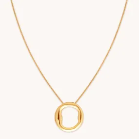 O Initial Bold Pendant Necklace in Gold