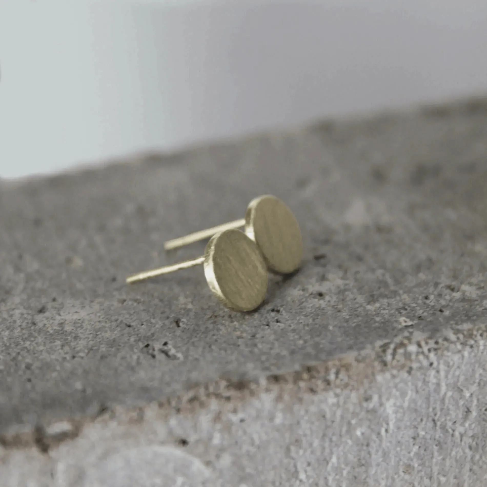 Theia Small Dot Earring Gold Plating